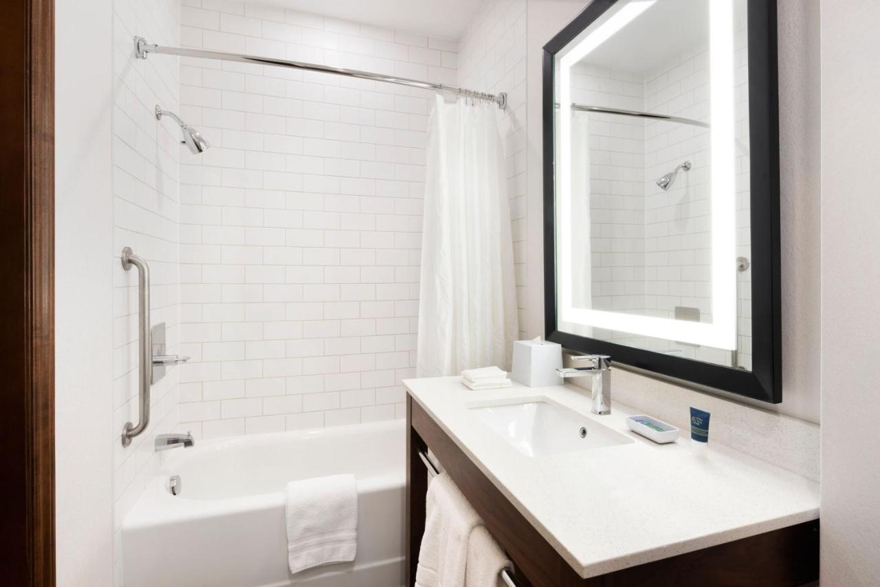 Four Points By Sheraton Calgary Airport Exteriér fotografie
