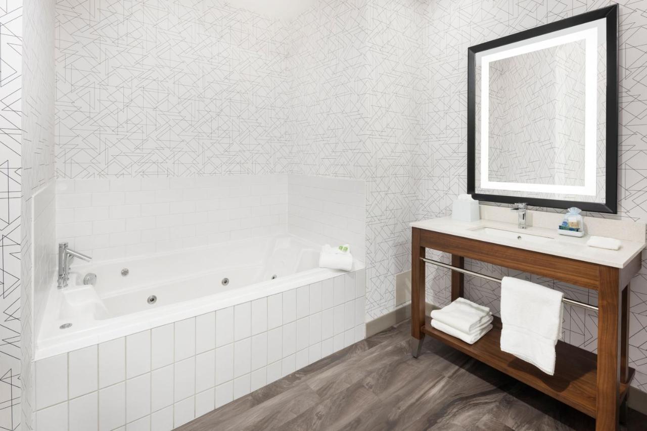 Four Points By Sheraton Calgary Airport Exteriér fotografie
