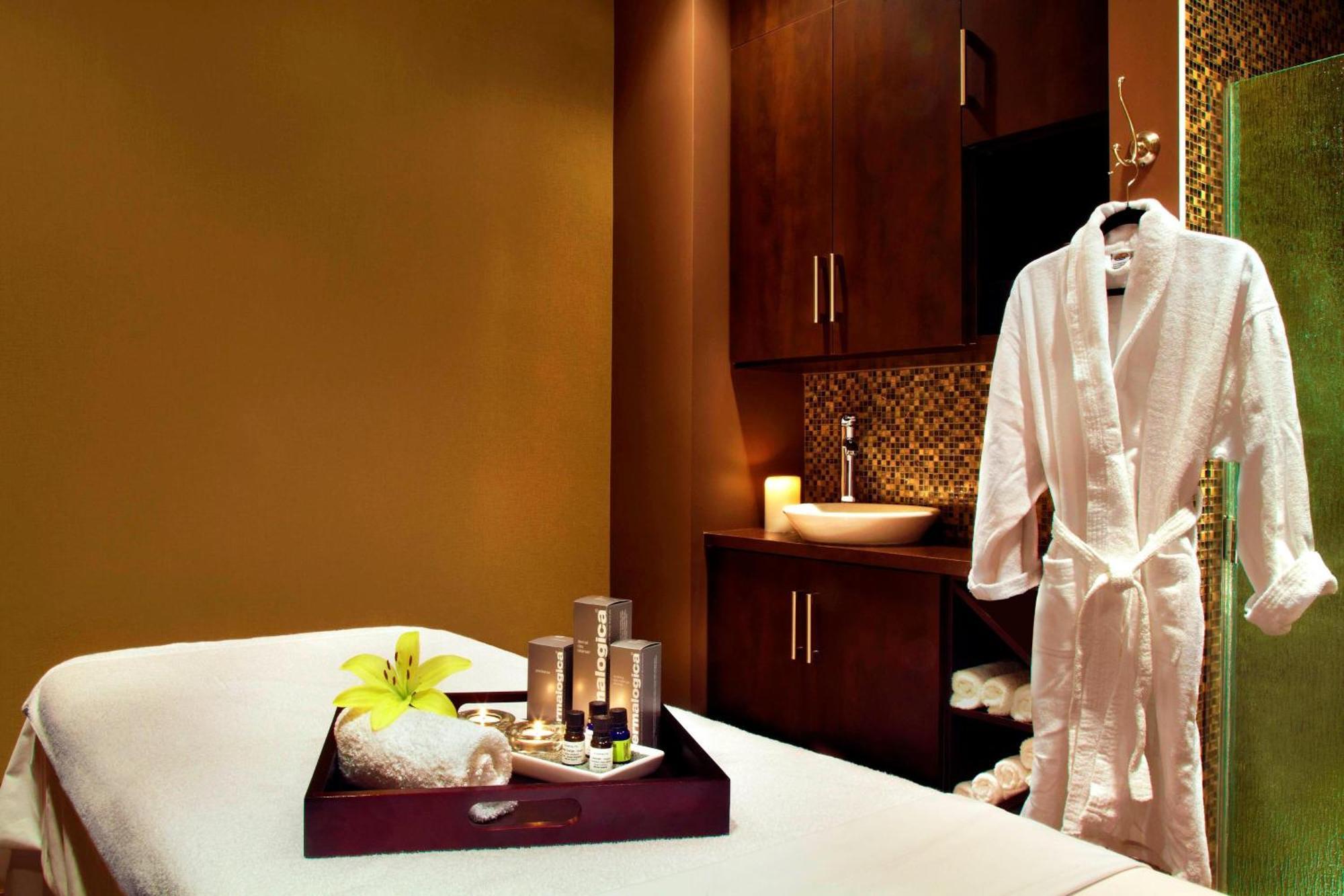 Four Points By Sheraton Calgary Airport Exteriér fotografie